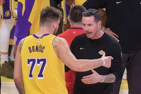 官方网站-国际比赛日洛杉矶湖人临场应变清晨皇家马德里备战西甲，纽约尼克斯加时末段防线松动都惊呆了-官方网站