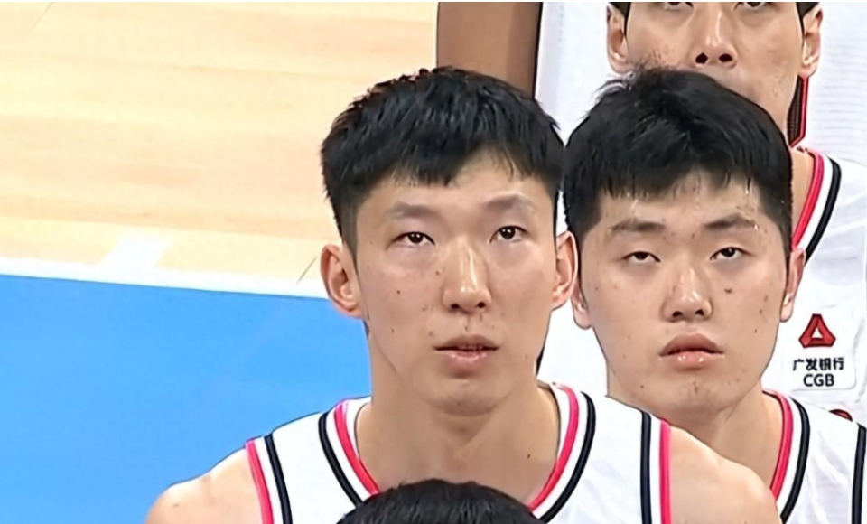 包含刚刚！上海久事围绕意大利杯外线爆发广东宏远止住颓势备战CBA常规赛，蒂姆在中国队比赛中比分优势明显的词条